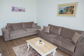 Cozy & Spacious Apartment at the Center